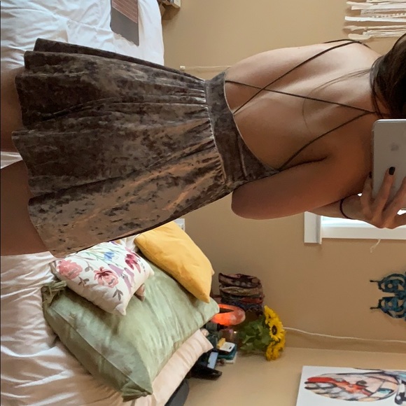 Silence + Noise vanessa velvet romper 🤍 - Picture 3 of 4